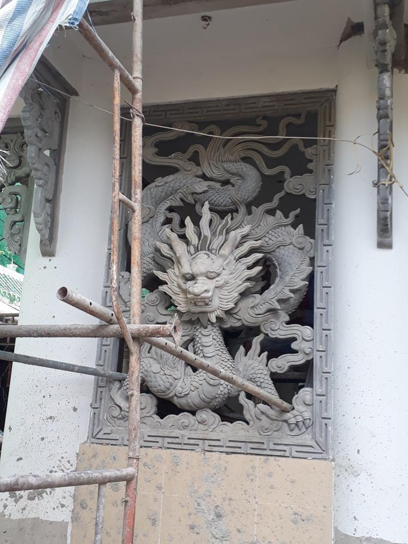 Thi công điêu khắc rồng phụng đình chùa bằng vật liệu xi măng