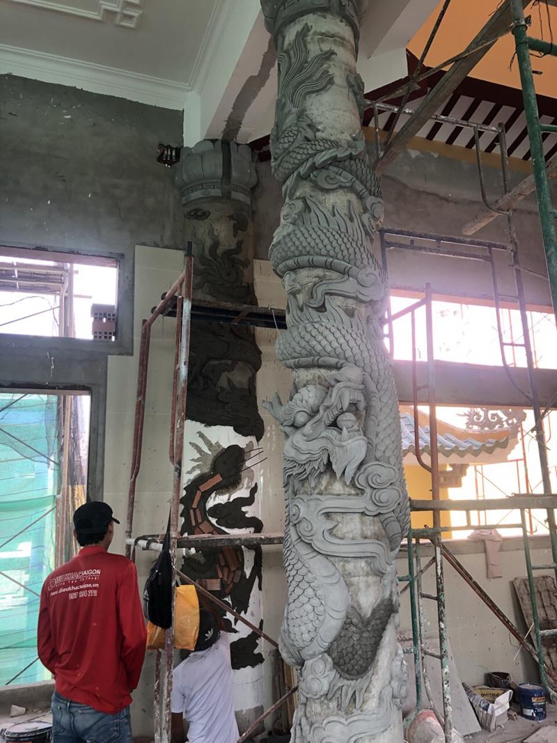 Thi công điêu khắc rồng phụng đình chùa bằng vật liệu xi măng